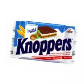 Knoppers, wafelki z orzechami i mlecznym kremem