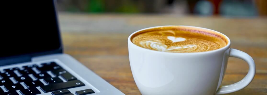 Kawa w firmie wpływa na relacje i kość pracy